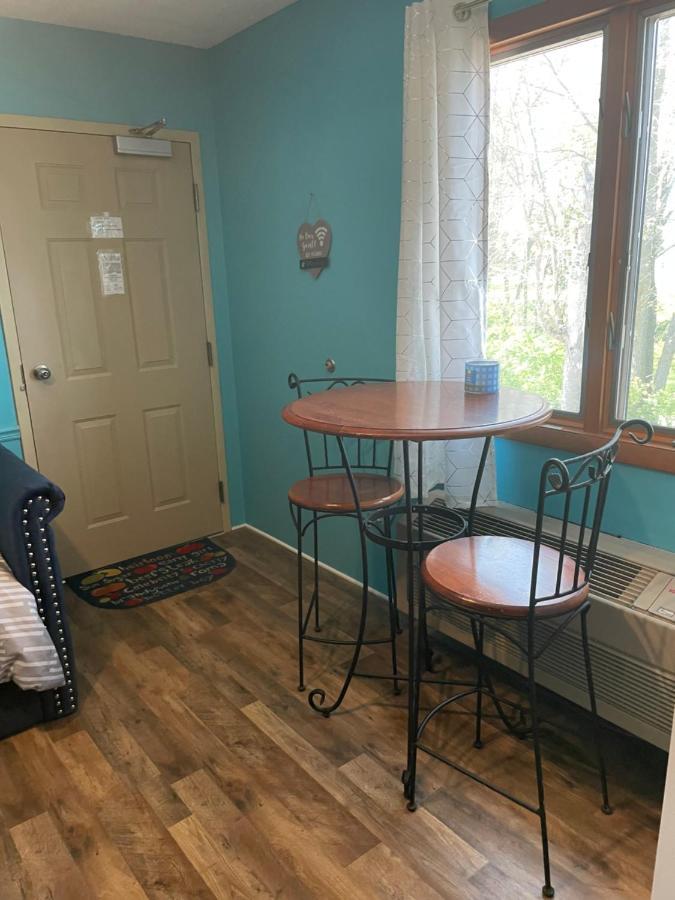 Lake Point Motel Marblehead Buitenkant foto